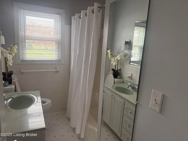 1818 Lewiston Dr, Louisville, KY 40216