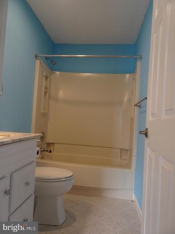4217-A ABERDEEN DR, Mount Laurel, NJ 08054