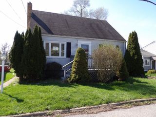 1821 W 8th St, Patterson Twp, PA 15010