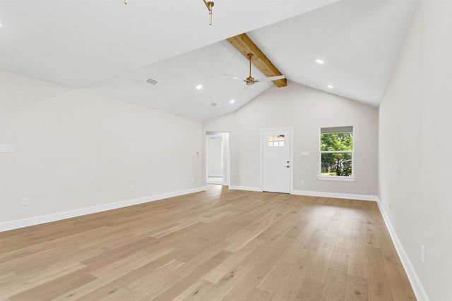 113 W Magnolia St, Troup, TX 75789