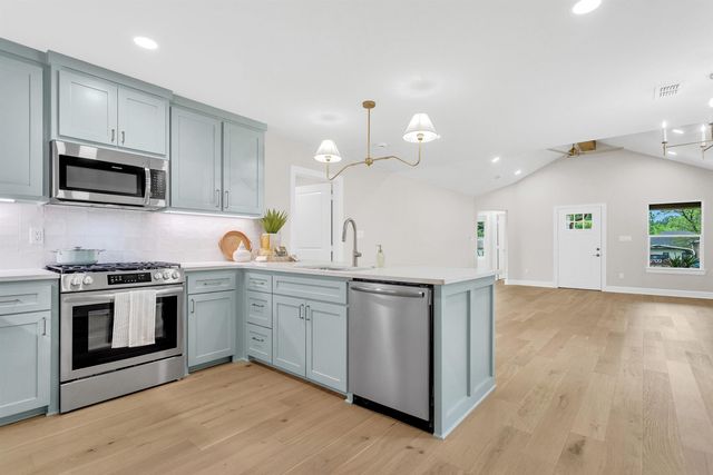 113 W Magnolia St, Troup, TX 75789