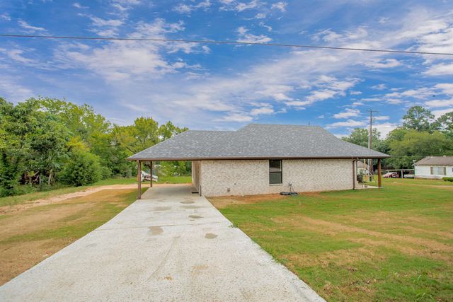 113 W Magnolia St, Troup, TX 75789