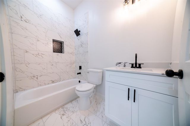 331 Delaware St, Houston, TX 77029