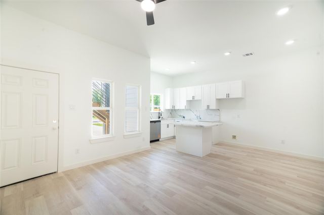 331 Delaware St, Houston, TX 77029