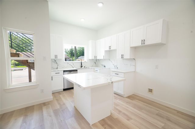 331 Delaware St, Houston, TX 77029