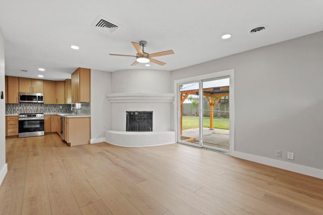 5451 Redstart Street, Houston, TX 77096