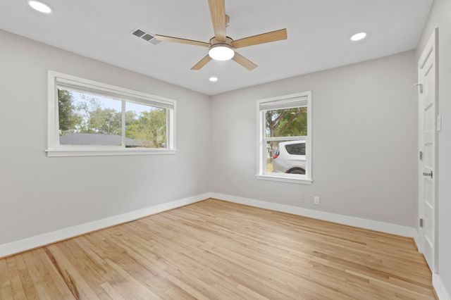 5451 Redstart Street, Houston, TX 77096