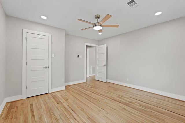 5451 Redstart Street, Houston, TX 77096