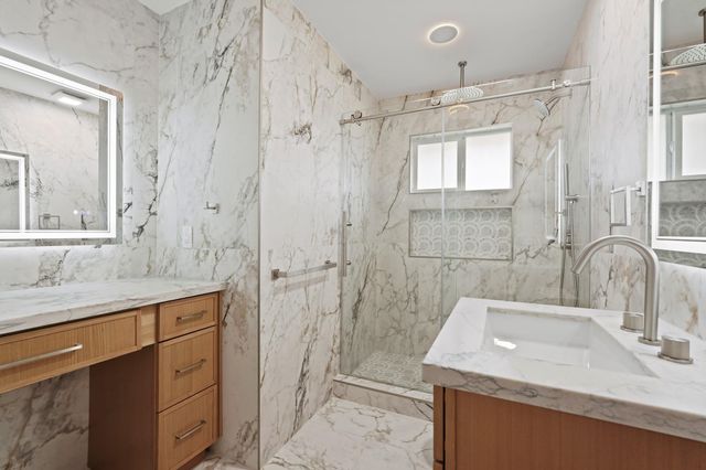 5451 Redstart Street, Houston, TX 77096