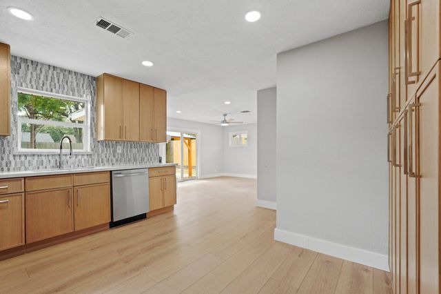 5451 Redstart Street, Houston, TX 77096