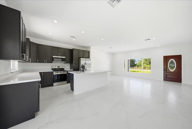 3174 N Sedgewick Road, Avon Park, FL 33825