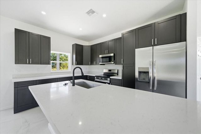 3174 N Sedgewick Road, Avon Park, FL 33825