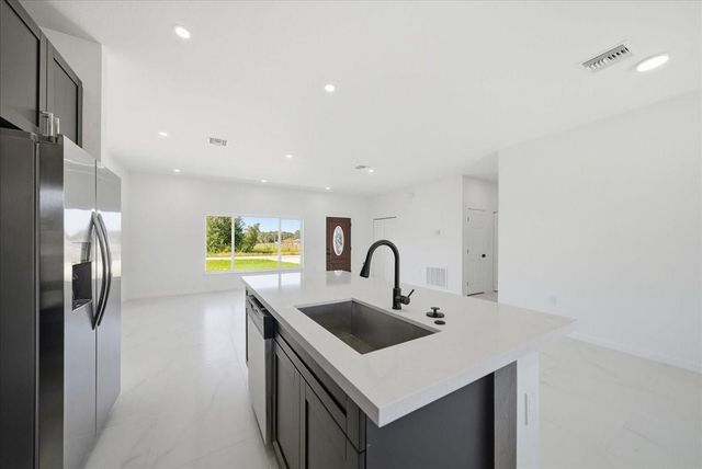 3174 N Sedgewick Road, Avon Park, FL 33825