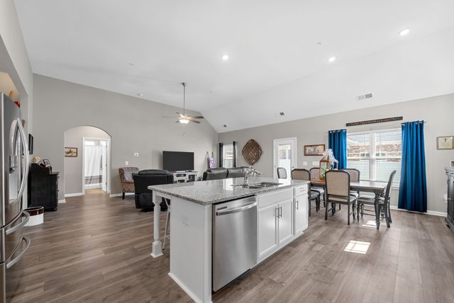 430 Clayton Ct, Pleasant View, TN 37146