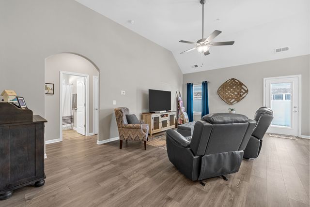 430 Clayton Ct, Pleasant View, TN 37146