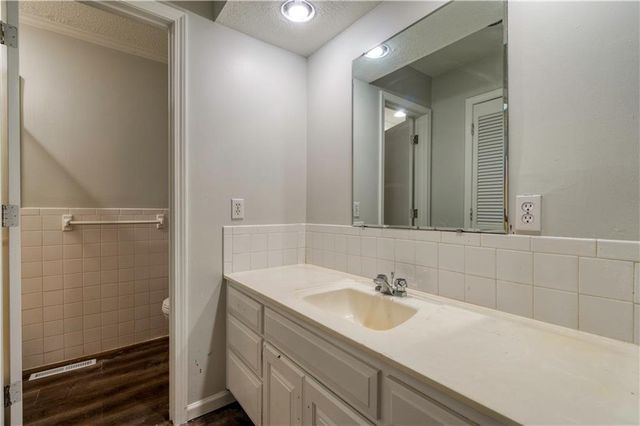 1401 E Oxford Place, Olathe, KS 66062