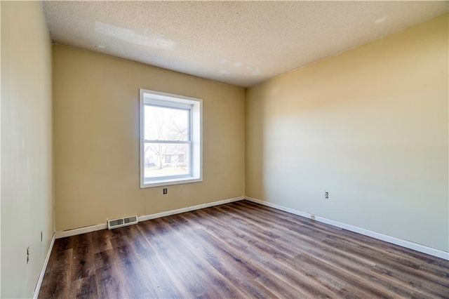 1401 E Oxford Place, Olathe, KS 66062