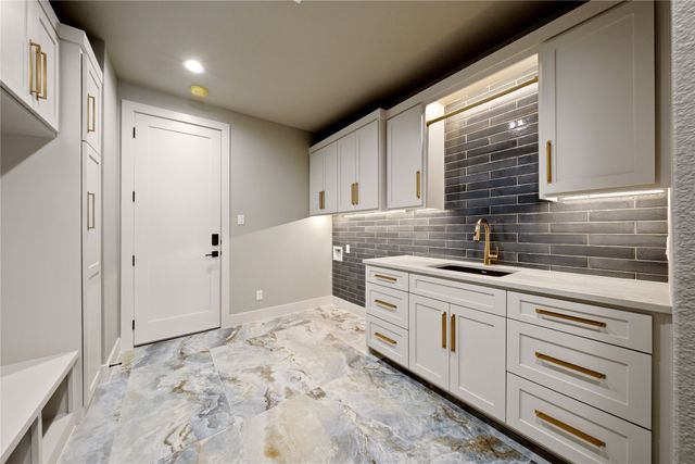 100 Brentwood Estates Drive, Trinidad, TX 75163