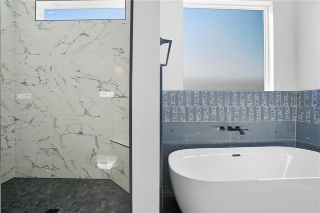 15 Tradewinds Circle, Rockport, TX 78382