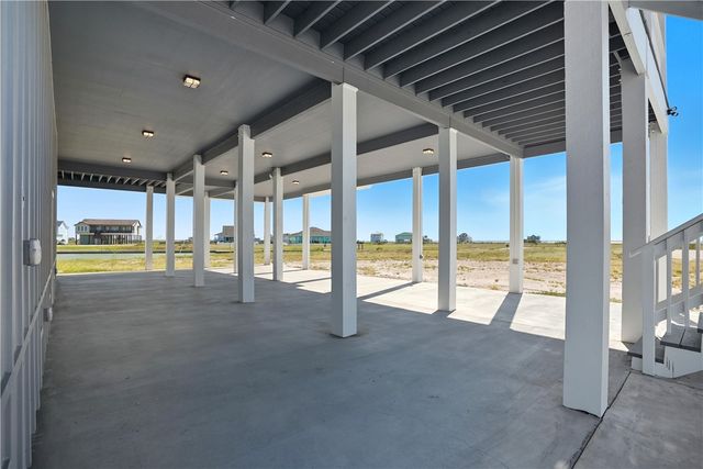 15 Tradewinds Circle, Rockport, TX 78382