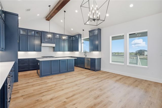 15 Tradewinds Circle, Rockport, TX 78382