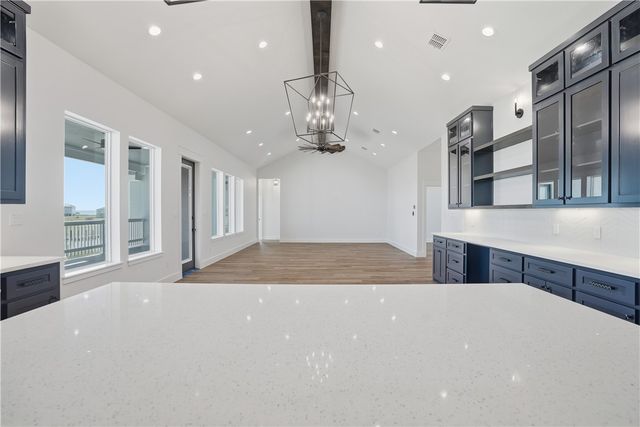 15 Tradewinds Circle, Rockport, TX 78382