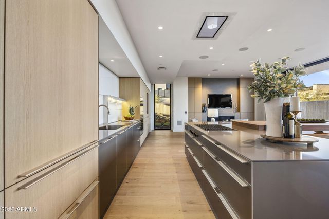 4849 N CAMELBACK RIDGE Drive B108, Scottsdale, AZ 85251