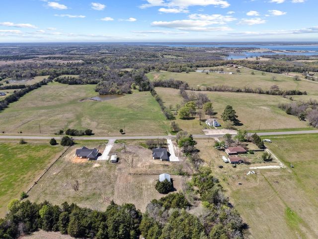 14419 FM 1396 E, Windom, TX 75492