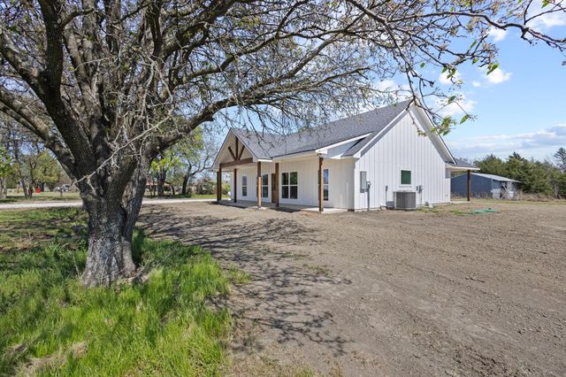 14419 FM 1396 E, Windom, TX 75492