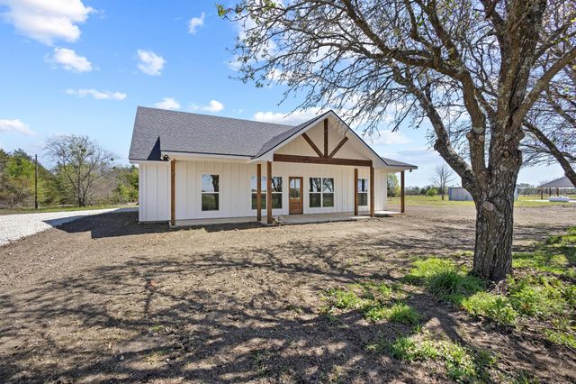 14419 FM 1396 E, Windom, TX 75492