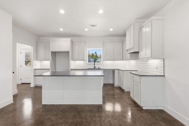 14419 FM 1396 E, Windom, TX 75492