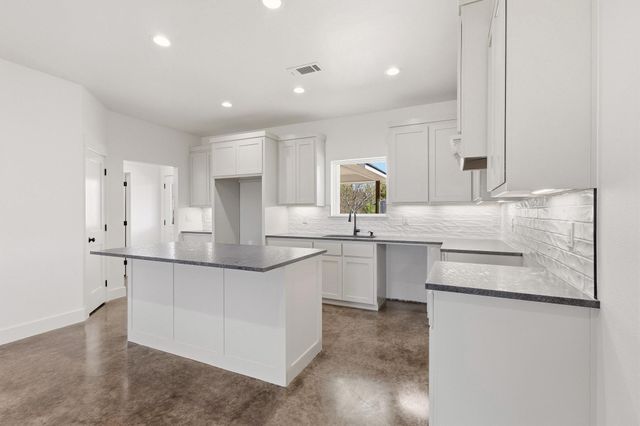 14419 FM 1396 E, Windom, TX 75492