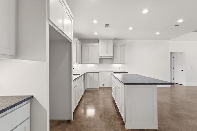 14419 FM 1396 E, Windom, TX 75492