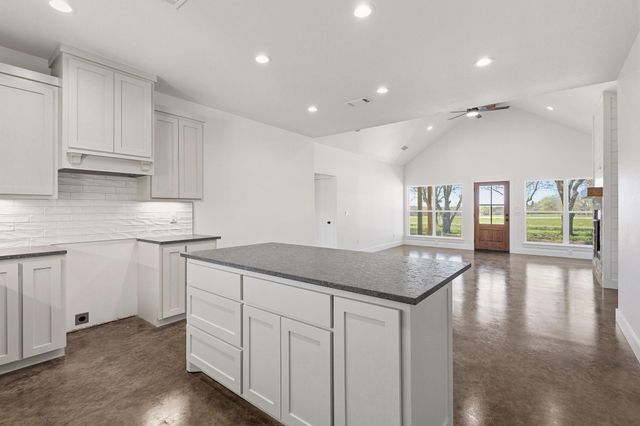 14419 FM 1396 E, Windom, TX 75492