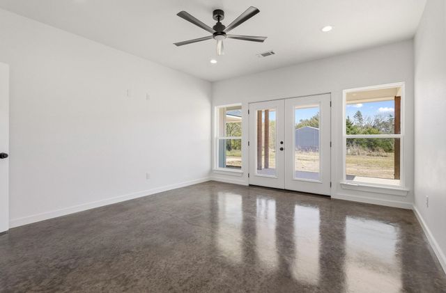 14419 FM 1396 E, Windom, TX 75492