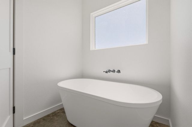 14419 FM 1396 E, Windom, TX 75492