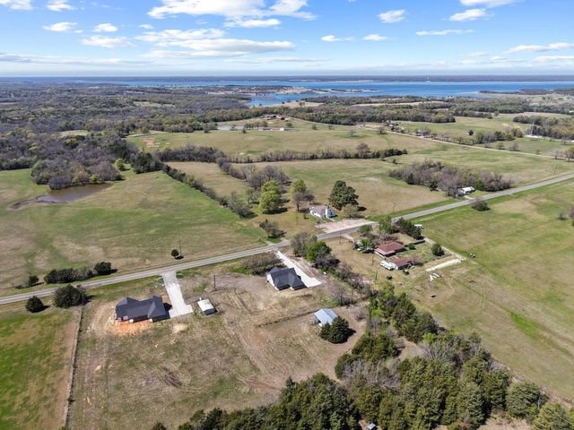 14419 FM 1396 E, Windom, TX 75492