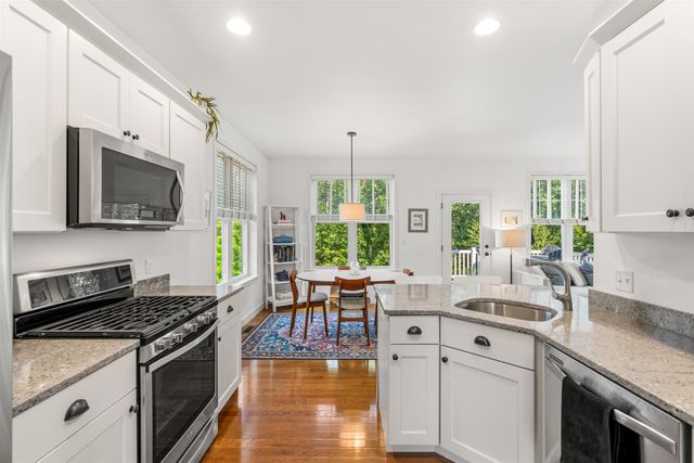 6 Cottonwood Way, Manchester, NH 03102