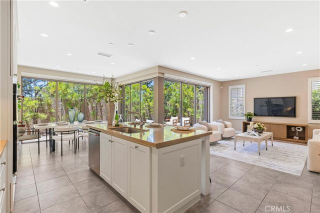 125 Della, Irvine, CA 92602