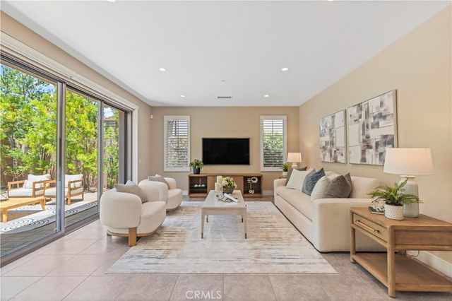 125 Della, Irvine, CA 92602