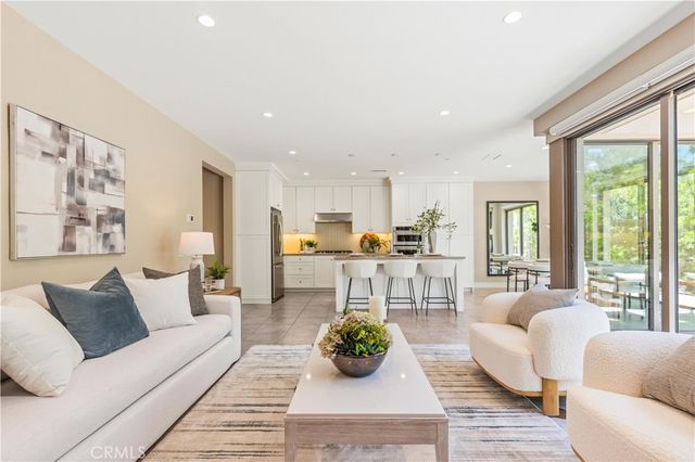 125 Della, Irvine, CA 92602