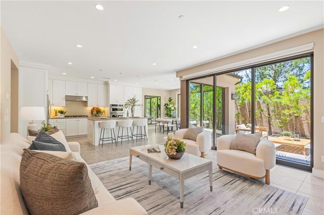125 Della, Irvine, CA 92602