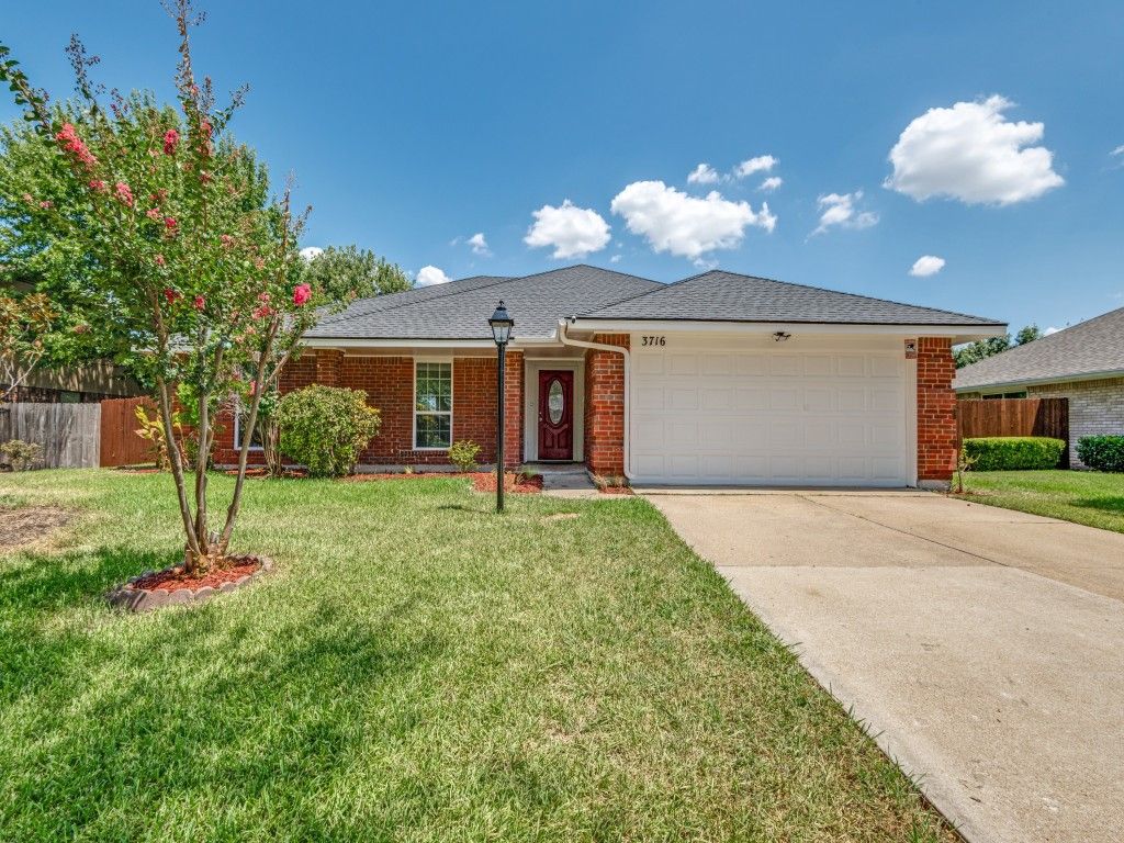 3716 Royal Valley Road, Grand Prairie, TX 75052