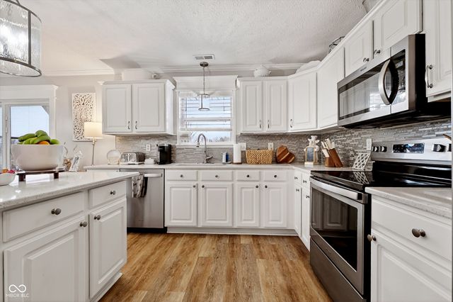 9991 Ellsworth Lane, Avon, IN 46123