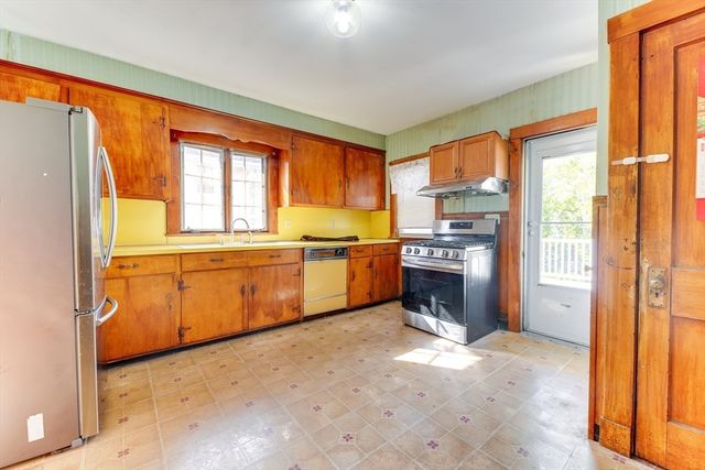 62 Standish Ave, Quincy, MA 02170