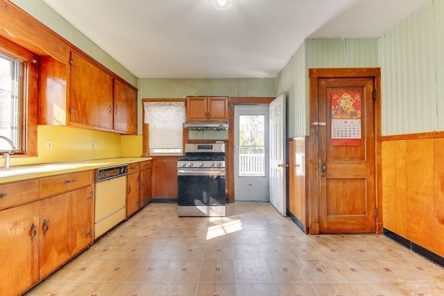 62 Standish Ave, Quincy, MA 02170