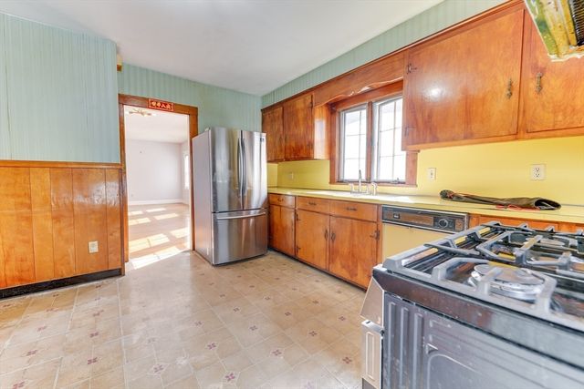62 Standish Ave, Quincy, MA 02170