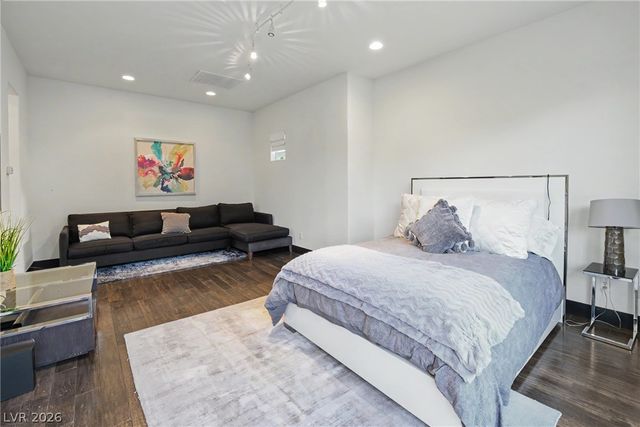 24 Panorama Crest Avenue, Las Vegas, NV 89135