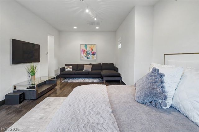 24 Panorama Crest Avenue, Las Vegas, NV 89135