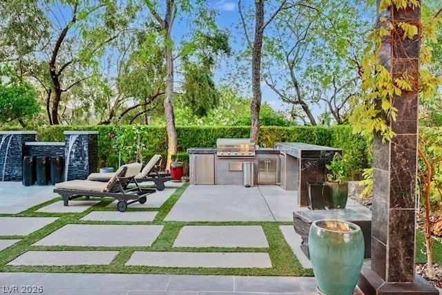 24 Panorama Crest Avenue, Las Vegas, NV 89135